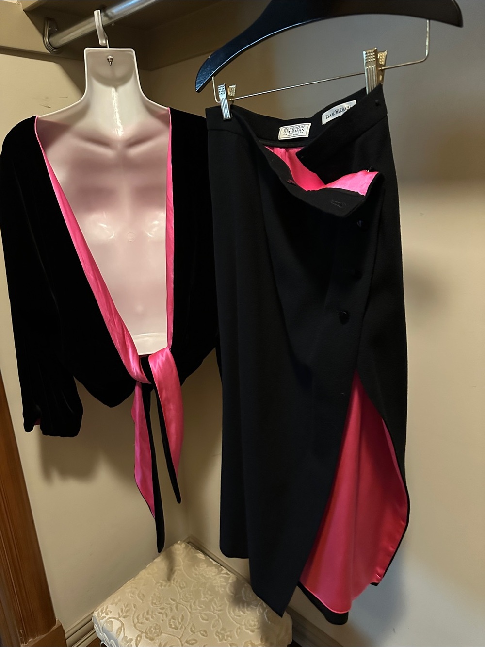 Isaac Mizrahi Black couture 2 piece Midi with Pink Satin Accent